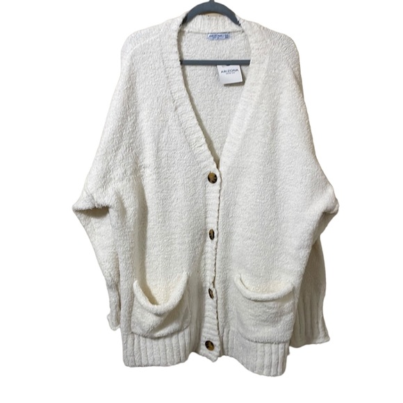 Arizona jean co women’s antique ivory sweater w/ 2 pockets on front. Size XXXL - Picture 2 of 10